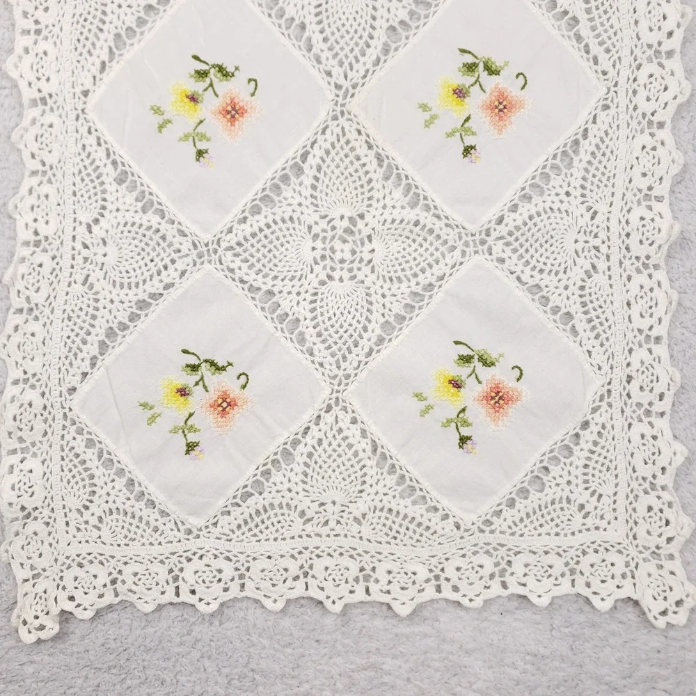 Vintage Ivory Crochet Lace Table Runner Floral Hand Embroidered Scalloped 15x34